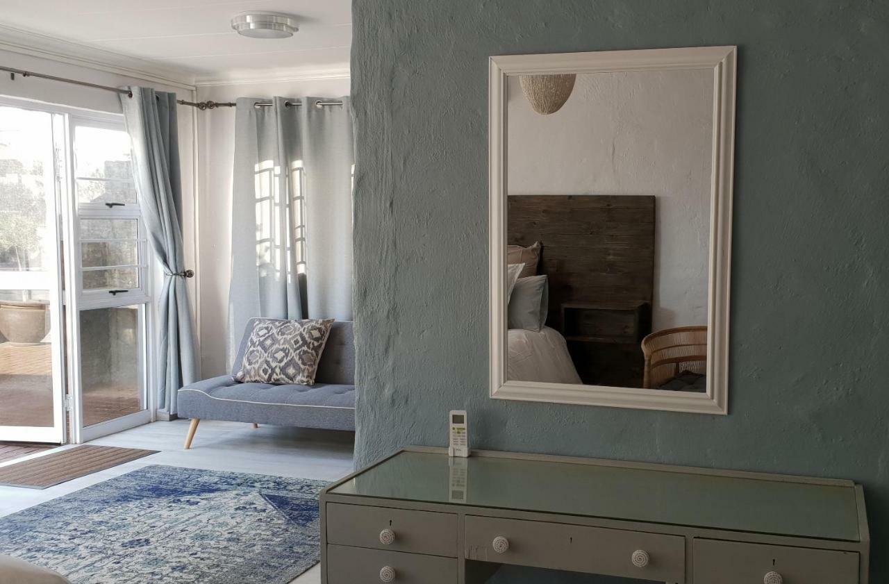 Emmaus Apartment Bloemfontein Esterno foto