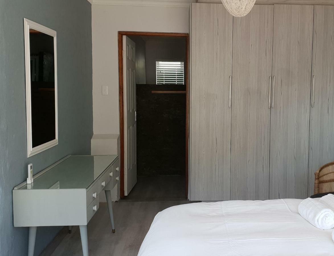 Emmaus Apartment Bloemfontein Esterno foto